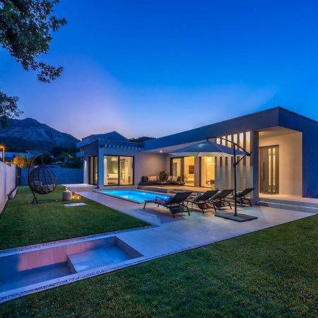 Villa Oasis - Your Luxury Home Away From Home Celopeci Exterior photo