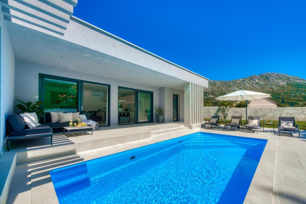 Villa Oasis - Your Luxury Home Away From Home Celopeci Exterior photo