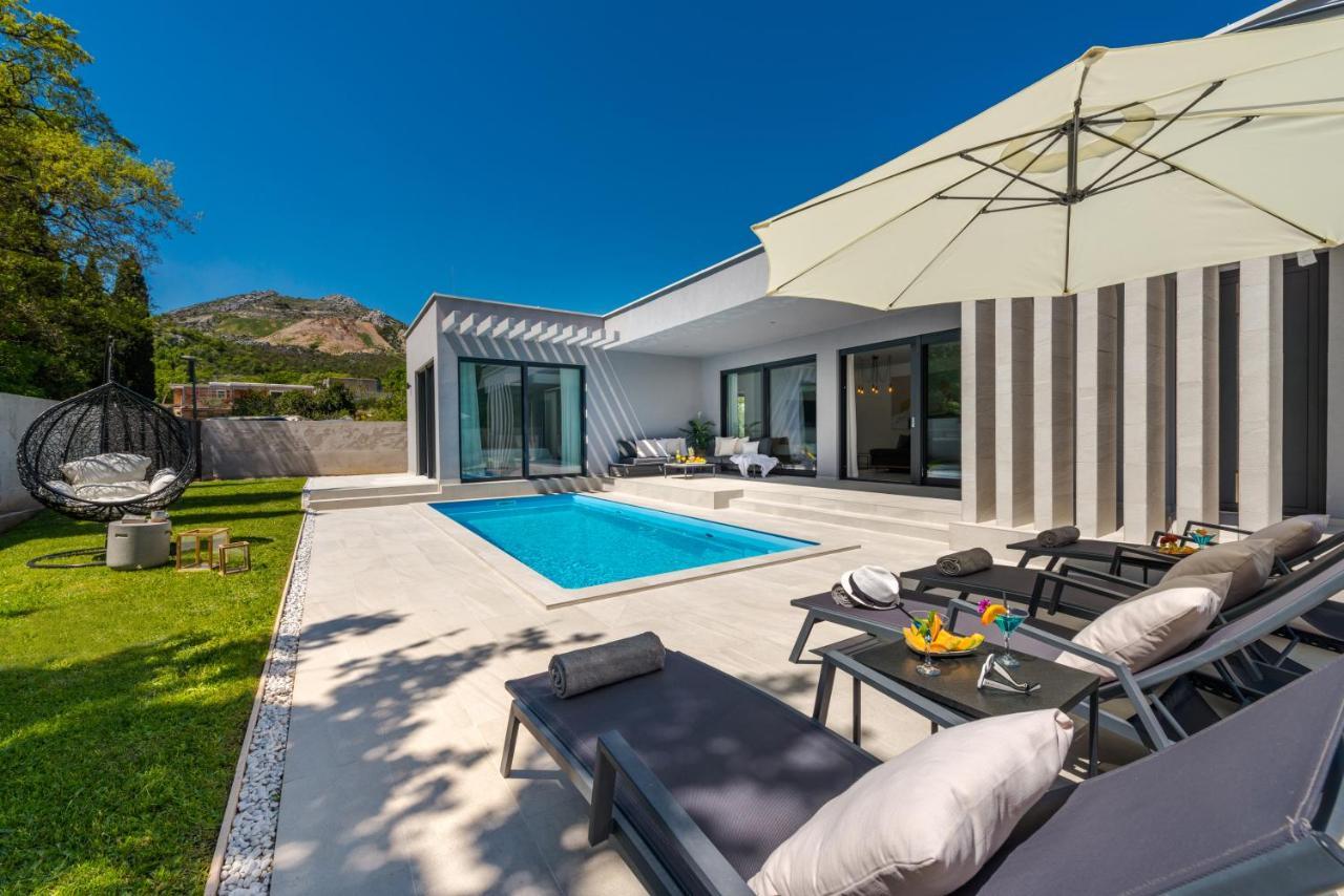 Villa Oasis - Your Luxury Home Away From Home Celopeci Exterior photo